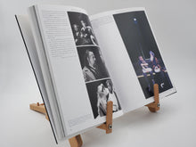 Laden Sie das Bild in den Galerie-Viewer, Gert Voss auf der Bühne
