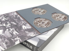 Laden Sie das Bild in den Galerie-Viewer, elvis presley a boy from tupelo-coffret 3 cd + 1 book / livre box set