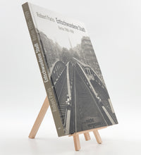 Laden Sie das Bild in den Galerie-Viewer, Entschwundene Stadt: Berlin 1980-1989
